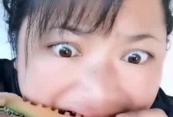 农村女网红吃瓜视频大全,趣味横生，笑料百出