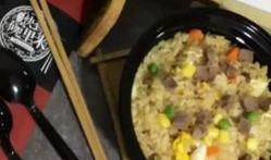 外卖小哥爆料炒饭视频,揭秘外卖炒饭制作全过程