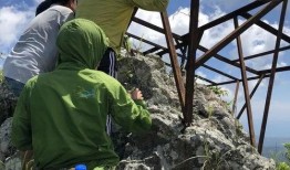 翻山越岭爆料新闻视频播放,揭秘新闻背后的惊心动魄